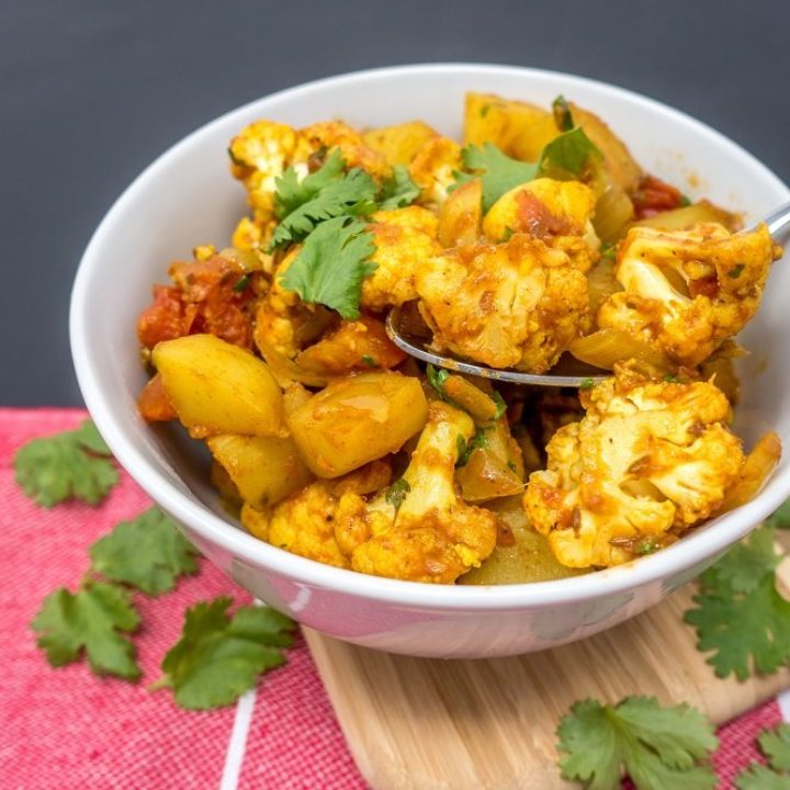 Looking for great vegetarian Indian food? Try this delicious aloo gobi recipe of cauliflower and potato curry